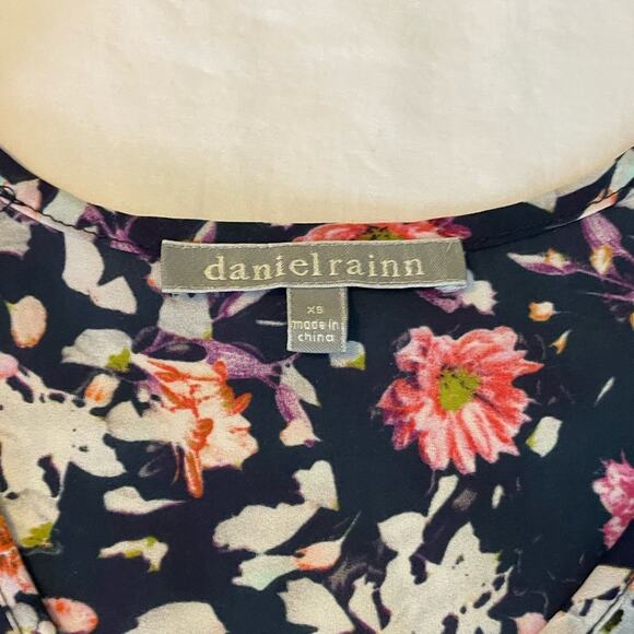 Sleeveless blouse Daniel Rainn Size XS Blue floral. Lace detail. Workwear - Picture 2 of 6